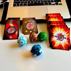 BAKUGAN Miscellaneous a lot of cards and little battle balls 👹